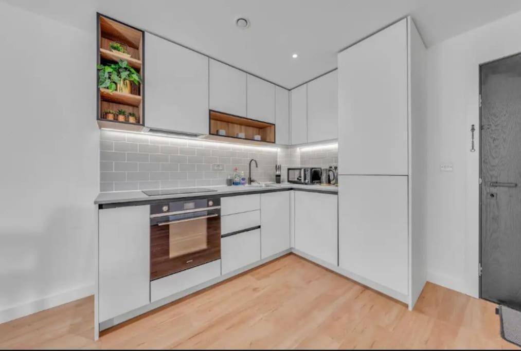 Deluxe 1 Bed In Colindale Wembley With Freewifitv Apartment London Exterior photo
